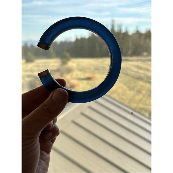 Kate Spade Saturday Bracelet Bangle Dark Blue Lucite Acrylic Cuff Gold Tone Tips - Picture 8 of 8